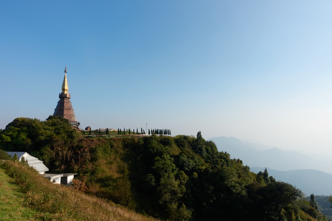 Golden pagoda of Wat Phra That Doi Suthep gleaming in sunlight